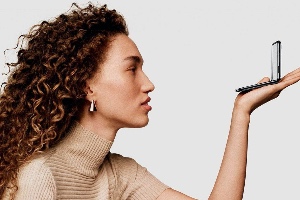 三星S20系列发布，还有一款不一样的折叠屏