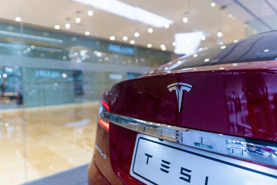 拼多多为何非要买，特斯拉怎么就不卖？