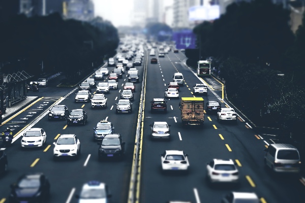 头部车企密集发布半年财报，万亿车市是否走出了阴霾？