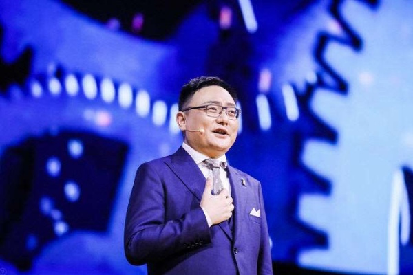 罗振宇即将上市，靠“贩卖焦虑”年入过亿