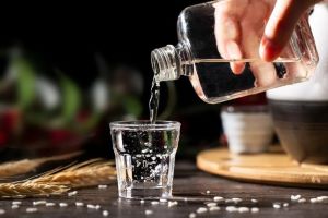 牛栏山VS江小白：小众白酒的百亿战事