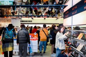 5000亿市场，中国美妆集合店要诞生下一个“完美日记”