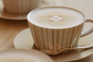 LV卖咖啡！一杯拿铁100元，和星巴克抢生意？