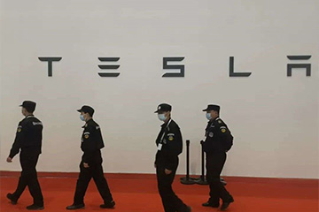 特斯拉拒绝“刹车”