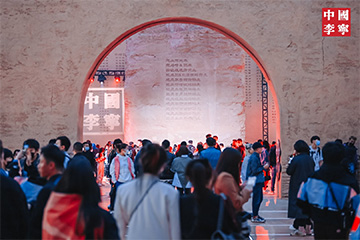 「国潮」救李宁？