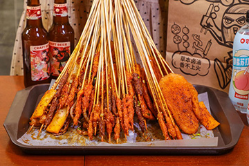 百亿入局，谁是小吃届下一个万店之王？|2021万亿生意