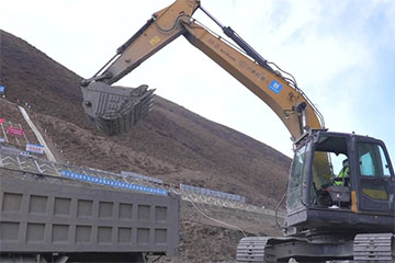 网易伏羲机器人:首台无人挖掘机落地4000米高原,加速革新传统生产力