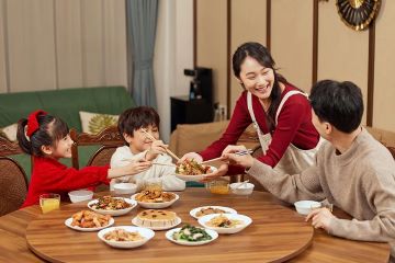 从“隐入烟火”的母亲，看中式家庭的餐桌革命