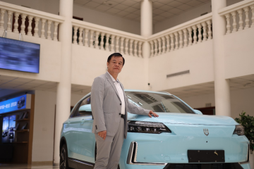 国潮风云｜谋“变”的黄宏生，求稳的创维——养生汽车篇