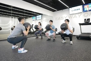 与健身市场同频共振舒华体育以创新业务模式带来智慧健身体验