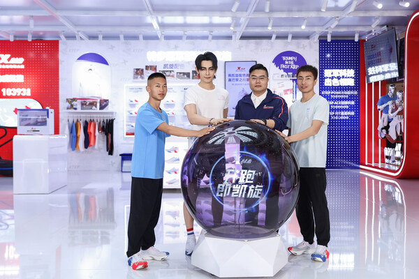 奥林匹克日汪东城空降特步宜宾快闪，助威凯旋跑向巴黎