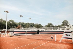 复刻经典网球老钱文化，FILAACECLUB名人赛席卷红土赛场