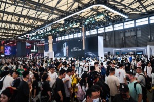 亮相ChinaJoy2024，荣耀以轻薄折叠屏引领游戏体验新风潮
