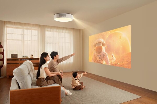 极米智能吸顶投影灯获TüV南德品鉴标签，守护视力健康