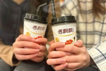 国潮风云|一位60岁的老板,重新卖起了奶茶